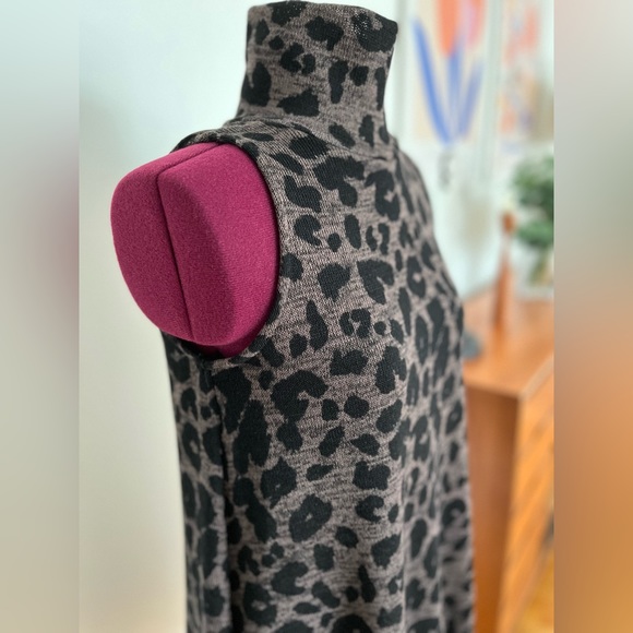 FAB’RIK Sleeveless High Neck Leopard Print Dress! Size S/M (with pockets!) - Picture 4 of 12